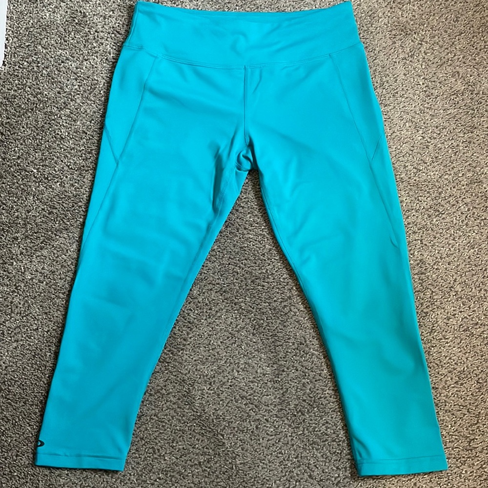 Gently used Oakley Women’s Hydrolix workout pant